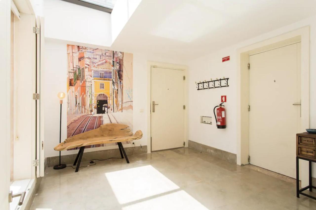 Beautiful 3-Story House In Chiado With A 40M² Private Terrace Apartment Lisboa Екстериор снимка